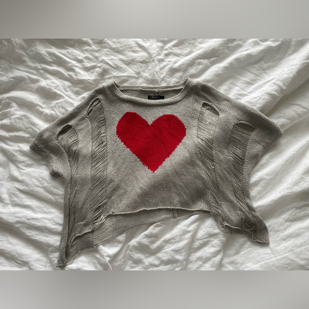 Shredded Style Short Sleeve Heart Sweater